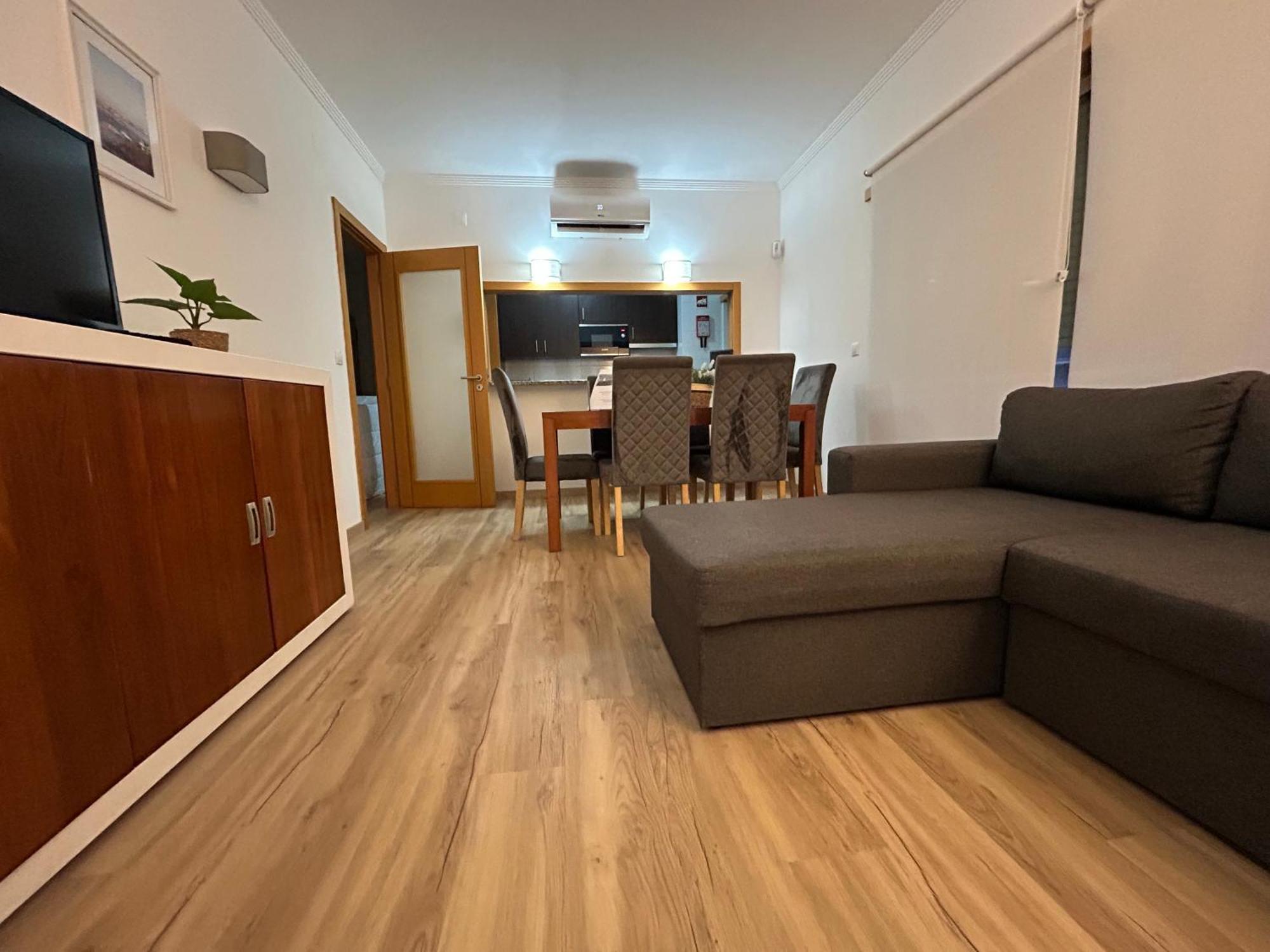 Convistaapartment With Pool ปอร์ติเมา ภายนอก รูปภาพ